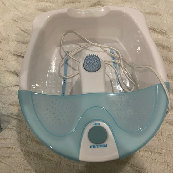 Up & Up foot spa with bubbles and heat. - Picture 2 of 2